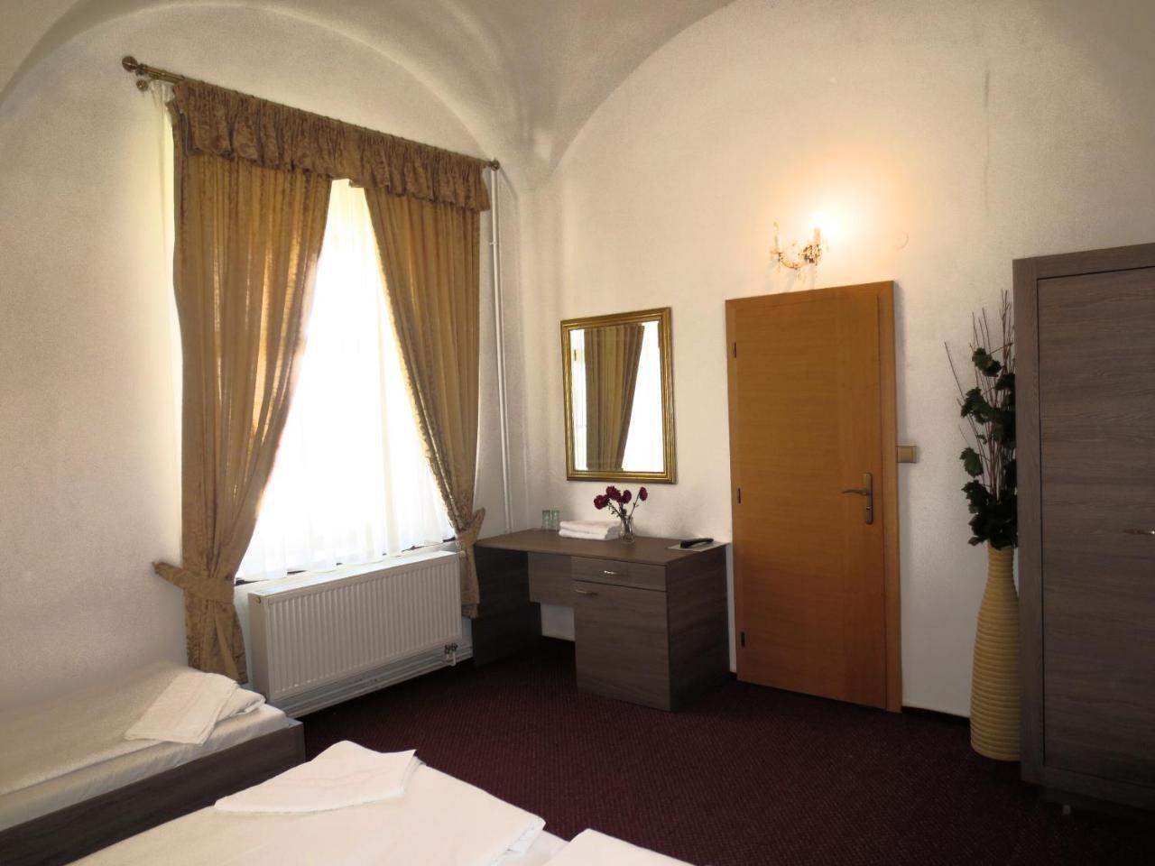Hotel Hubertus 瓦尔季采 外观 照片