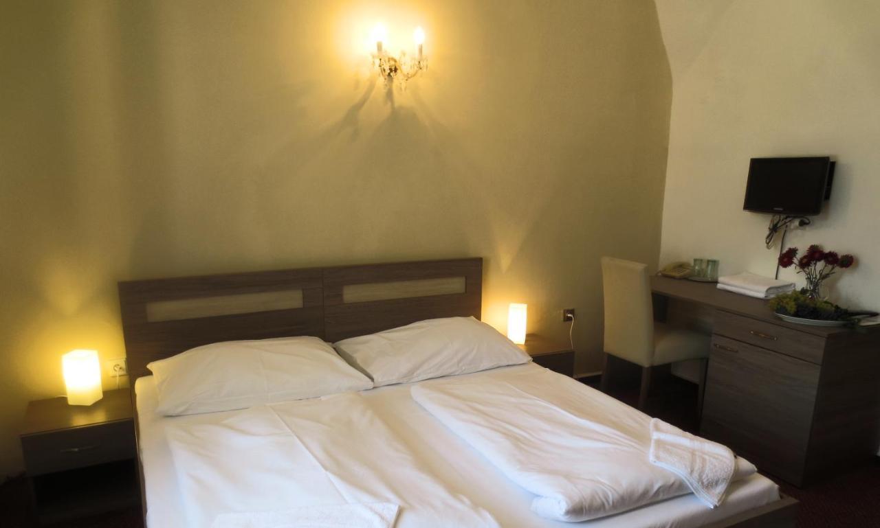 Hotel Hubertus 瓦尔季采 外观 照片
