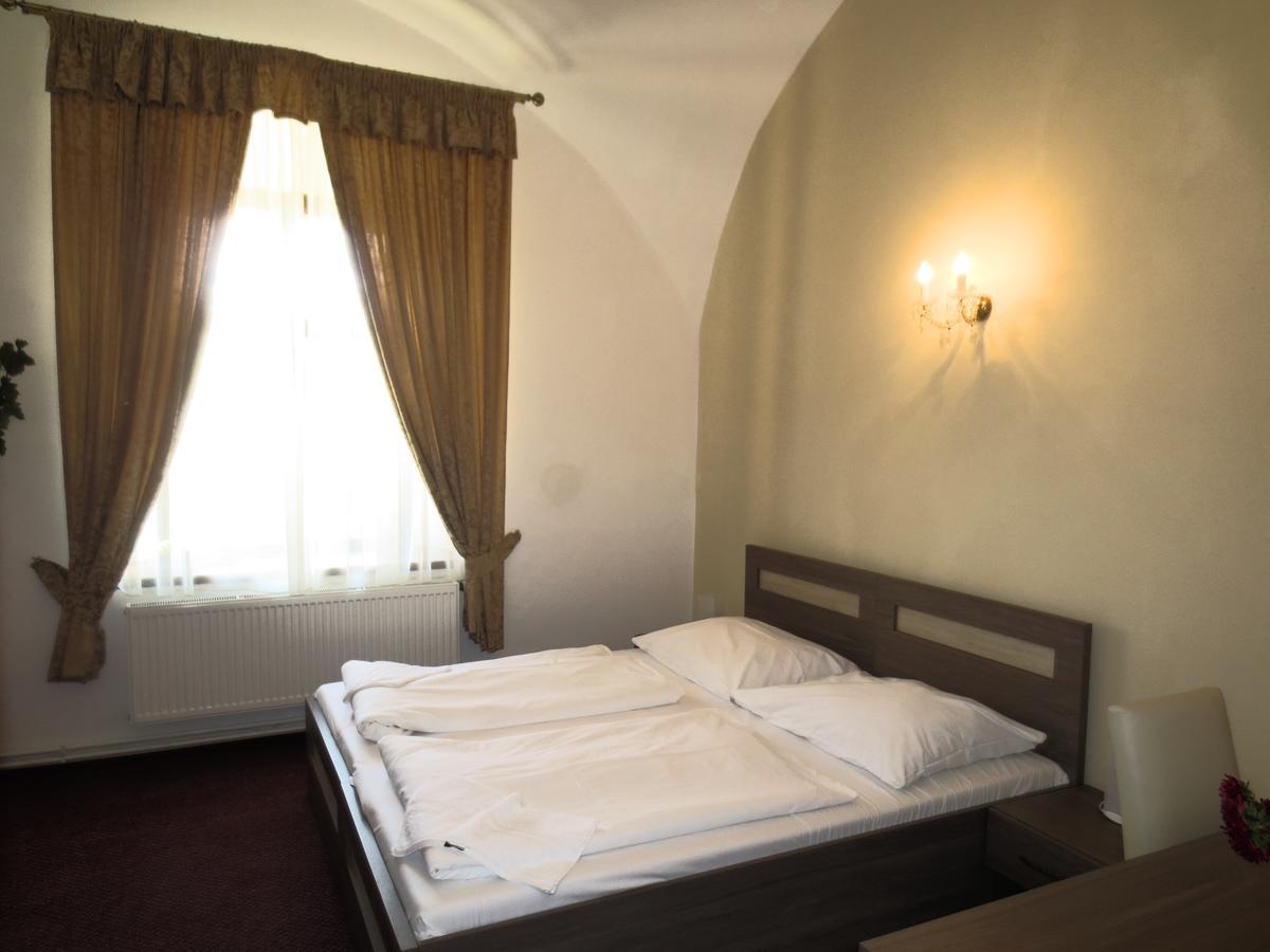Hotel Hubertus 瓦尔季采 外观 照片